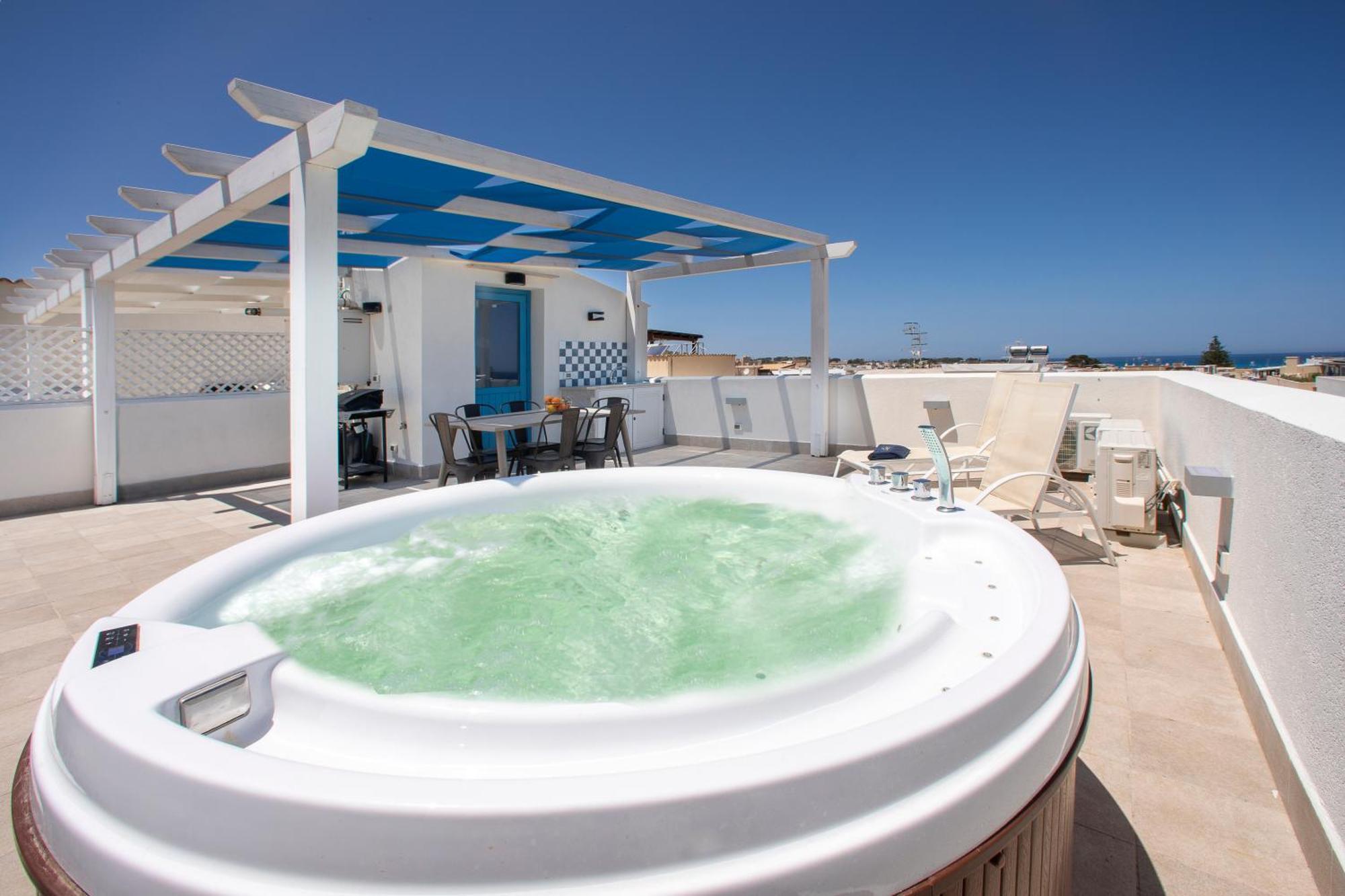 Itaca E Medea - Appartamenti Con Idromassaggio In Terrazza ซานวิโต โลคาโป ภายนอก รูปภาพ